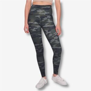 SO Juniors Sporty High Waisted Camouflage Leggings Full Length High Rise Size L